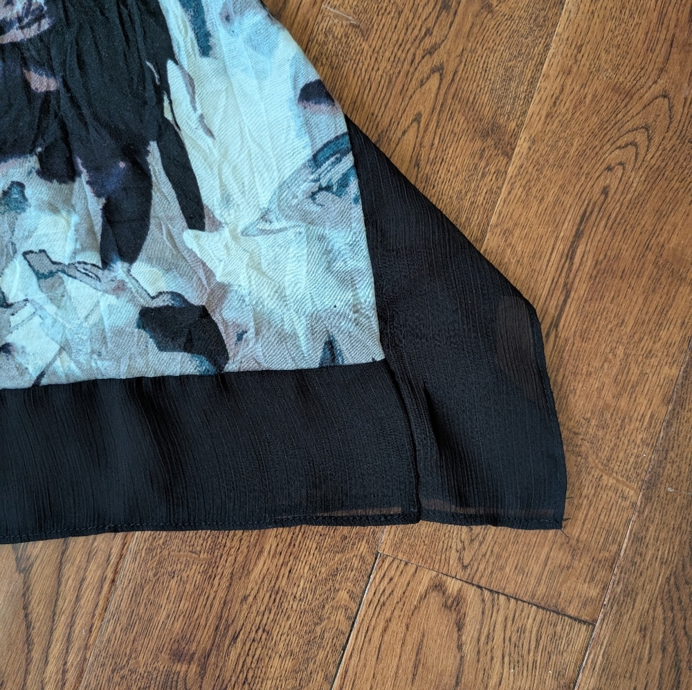 EUC Simply Vera Vera Wang Short Sleeve Abstract Print Black Top Shirt Size Small - Picture 2 of 9